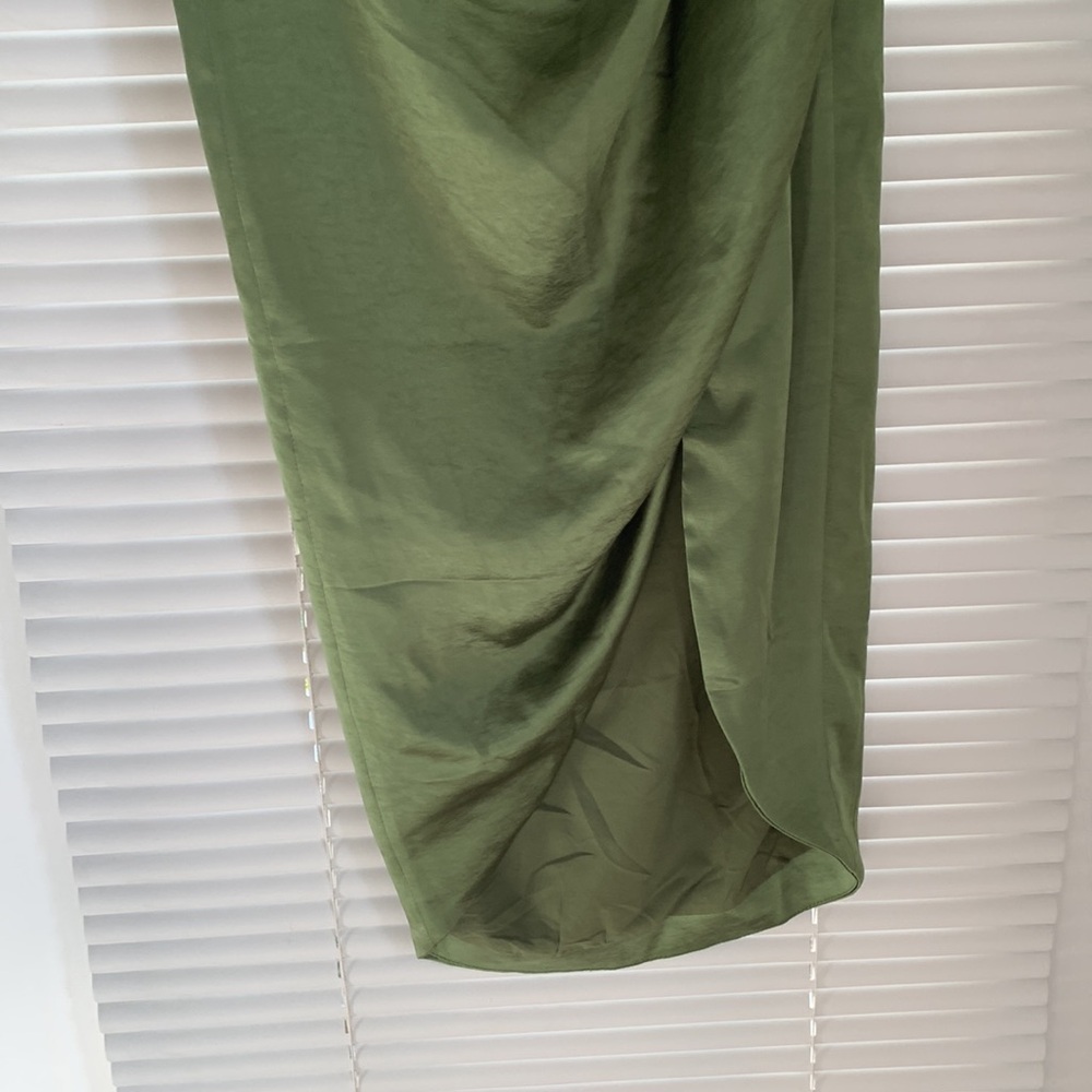 Elliatt Cassini One Shoulder Satin Dress In Fern green - Picture 12 of 16